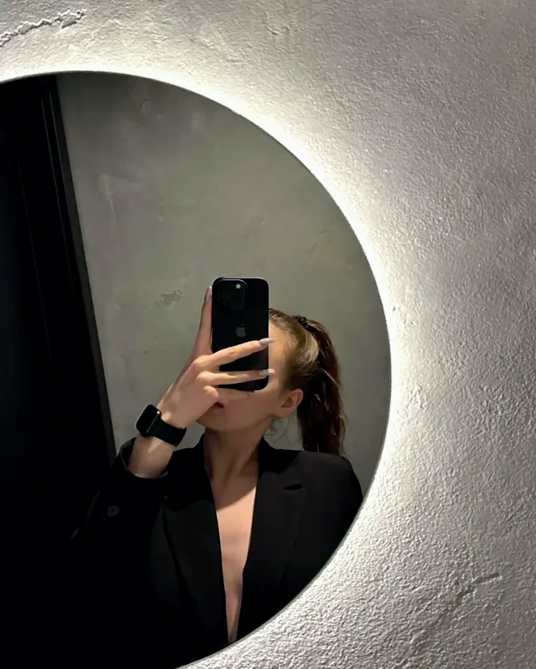 Aleksandra, 21