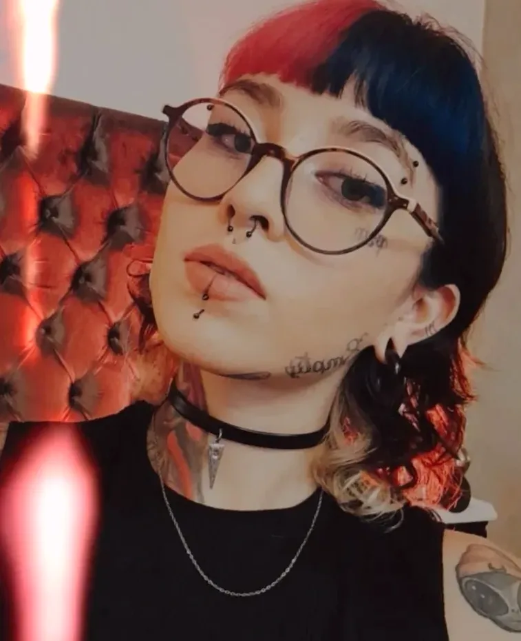 Dina, 27