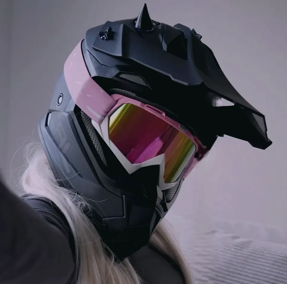 Isabelle, 22