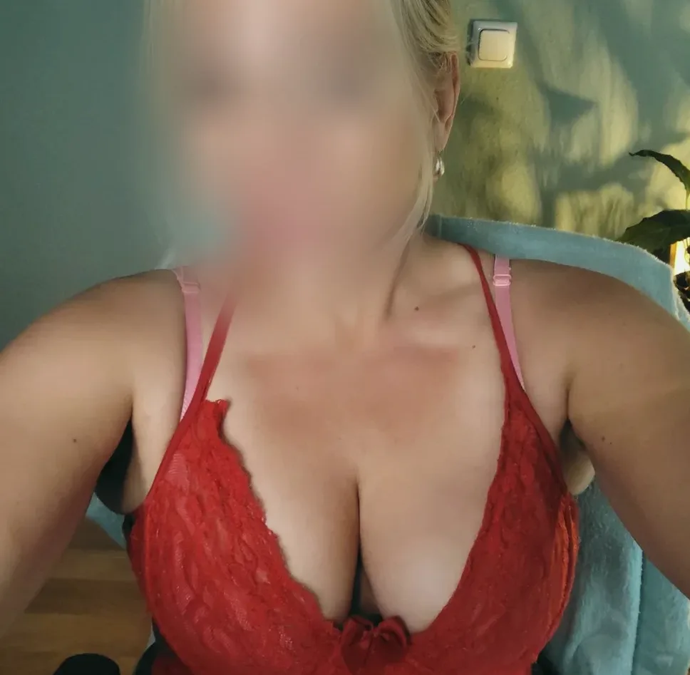 Isobel, 37