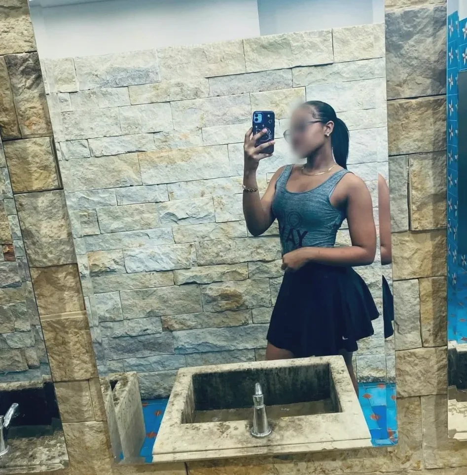 Mhairi, 20
