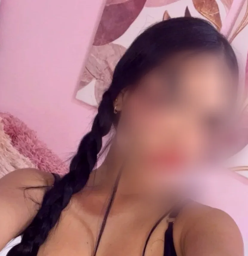 Olivia, 23