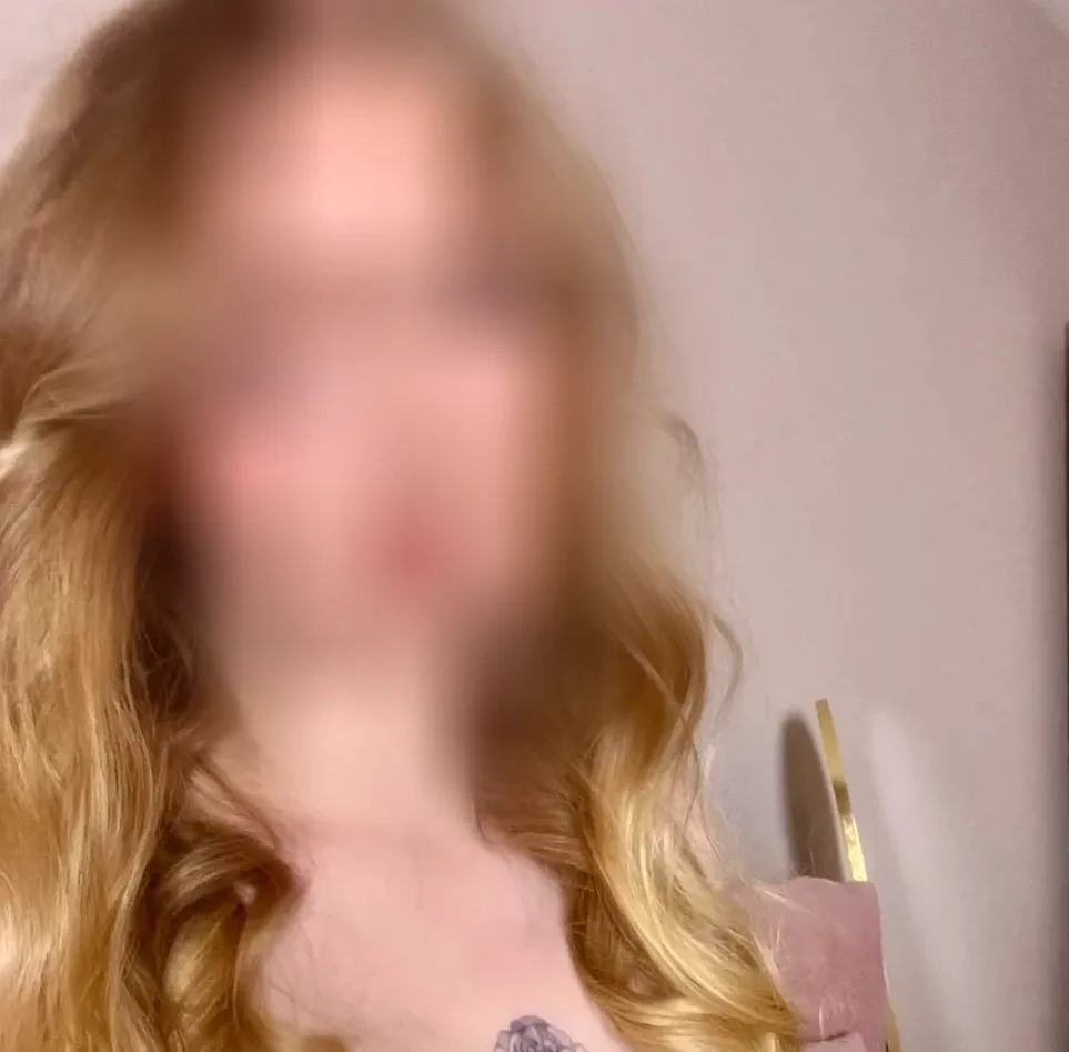 Roisin, 23