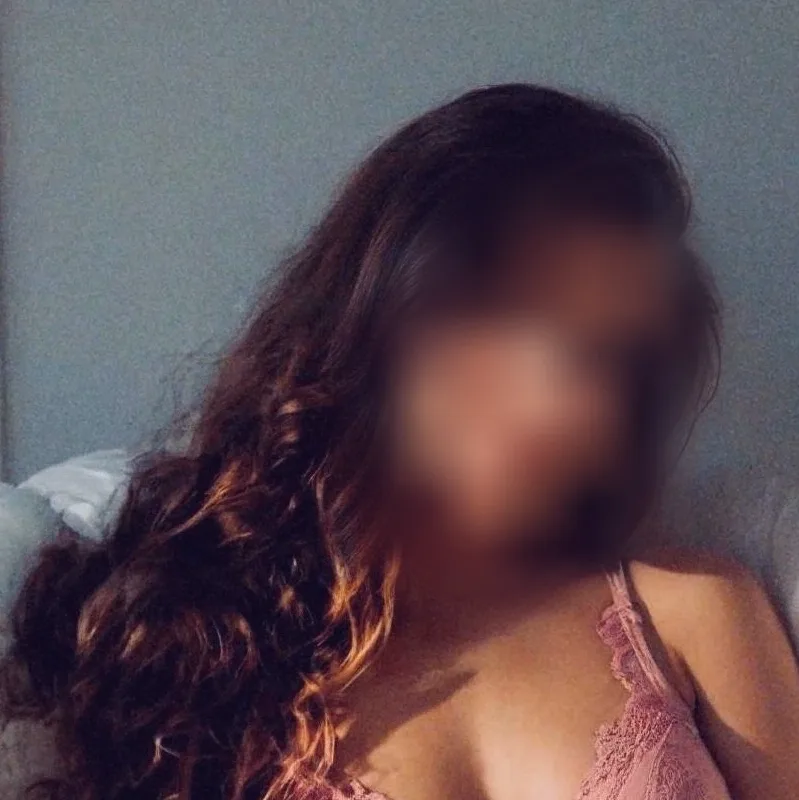 Sinead, 25